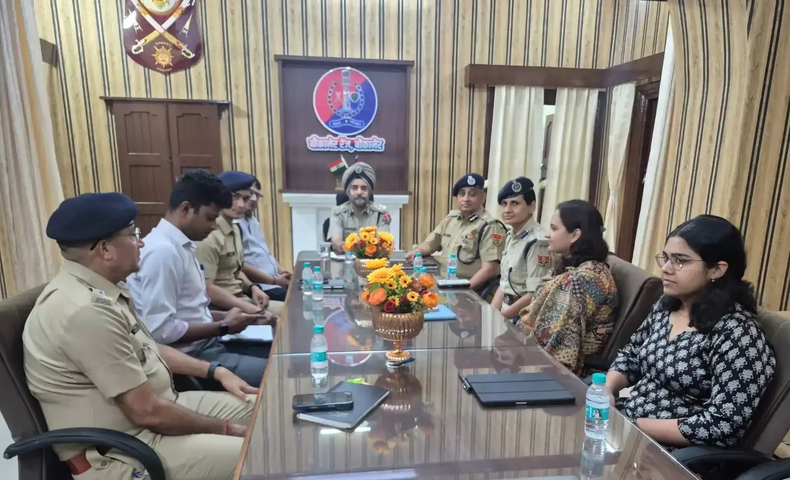 Bikaner: एडीजी रुपिंदर सिंह ने अधिकारियों के साथ सुरक्षा तैयारियों पर की चर्चा Bikaner: एडीजी रुपिंदर सिंह ने अधिकारियों के साथ सुरक्षा तैयारियों पर की चर्चा