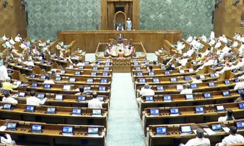 Delhi विपक्ष की नारेबाजी, लोकसभा 2 बजे तक स्थगित Delhi विपक्ष की नारेबाजी, लोकसभा 2 बजे तक स्थगित