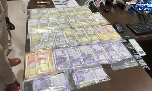 CG BREAKING: नकली नोटों का बड़ा खेल, 12.50 लाख के जाली नोट बरामद, 3 गिरफ्तार CG BREAKING: नकली नोटों का बड़ा खेल, 12.50 लाख के जाली नोट बरामद, 3 गिरफ्तार