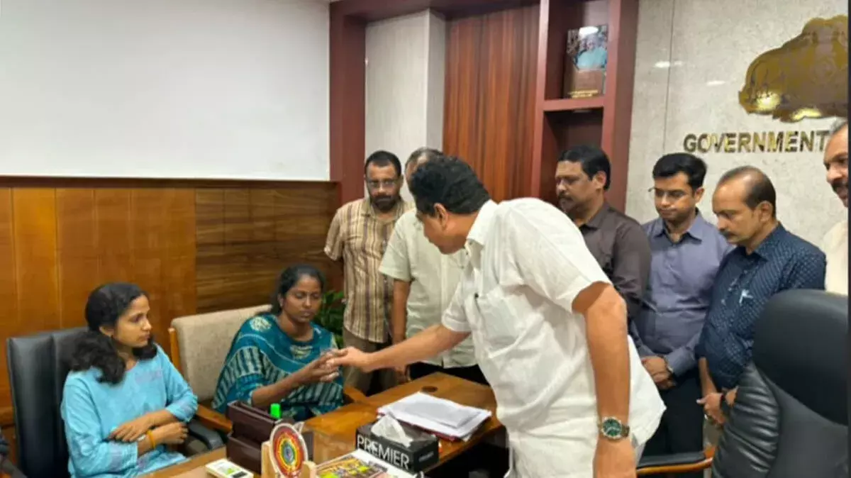 kerala: सरकार से बातचीत के बाद LPST रैंक धारकों की हड़ताल खत्म kerala: सरकार से बातचीत के बाद LPST रैंक धारकों की हड़ताल खत्म