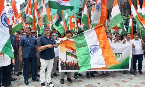 तिरंगे के रंग में रंगा गंगटोक, सड़कों पर उमड़ा देशभक्ति का सैलाब तिरंगे के रंग में रंगा गंगटोक, सड़कों पर उमड़ा देशभक्ति का सैलाब