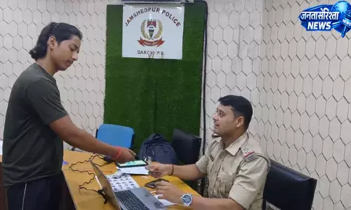 सड़क पर मिले ₹7,100, छात्र ने दिखाई ईमानदारी