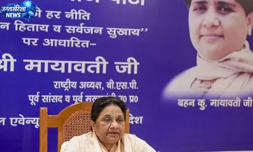 मायावती बोलीं- BJP-कांग्रेस से दूर रहें युवा मायावती बोलीं- BJP-कांग्रेस से दूर रहें युवा