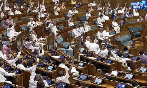 हंगामे के बीच ‘केरलम’ नाम बिल लोकसभा से पास हंगामे के बीच ‘केरलम’ नाम बिल लोकसभा से पास