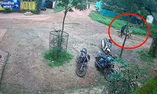 शराब के नशे में खूनी खेल, दो लकड़हारों ने साथी को पीट-पीटकर मार डाला शराब के नशे में खूनी खेल, दो लकड़हारों ने साथी को पीट-पीटकर मार डाला