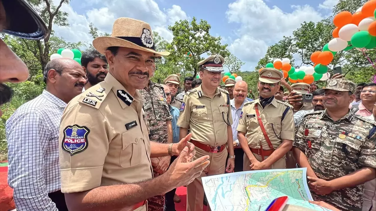 Andhra: तेलंगाना के डीजीपी ने अधिकारियों को कार्रवाई की चेतावनी दी Andhra: तेलंगाना के डीजीपी ने अधिकारियों को कार्रवाई की चेतावनी दी