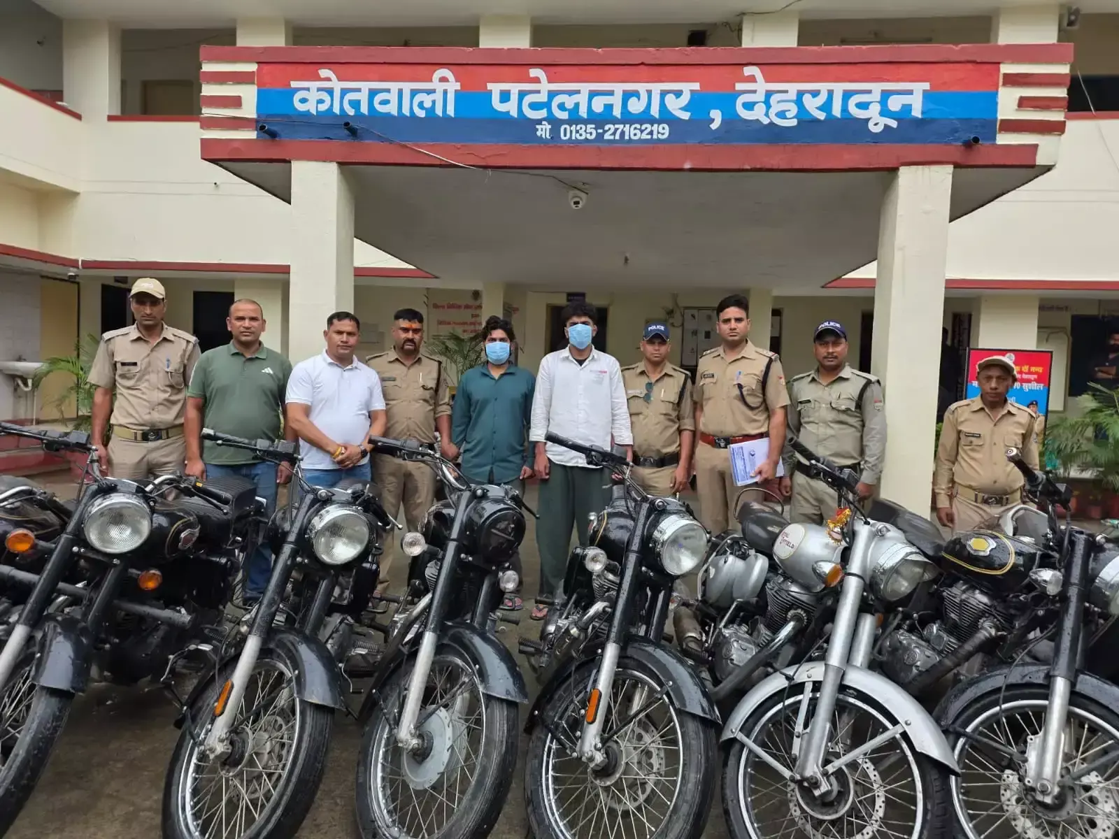 Dehradun: वाहन चोरों पर पुलिस का शिकंजा, 13 दोपहिया वाहन बरामद Dehradun: वाहन चोरों पर पुलिस का शिकंजा, 13 दोपहिया वाहन बरामद