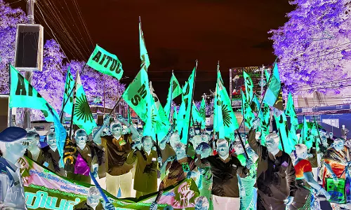 Tamil Nadu: संघ के सैकड़ों सदस्य केंद्र विरोधी प्रदर्शन में शामिल हुए