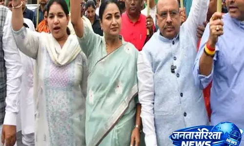 विजेंद्र और रेखा गुप्ता के नेतृत्व में दिल्ली विधानसभा में तिरंगा यात्रा विजेंद्र और रेखा गुप्ता के नेतृत्व में दिल्ली विधानसभा में तिरंगा यात्रा