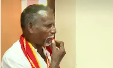 Tamil Nadu: परिषद में सीटी बजाने के आरोप में तिरुनेलवेली टीवीके पार्षद को निलंबित कर दिया गया Tamil Nadu: परिषद में सीटी बजाने के आरोप में तिरुनेलवेली टीवीके पार्षद को निलंबित कर दिया गया
