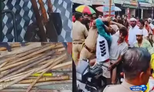 मुजफ्फरनगर में कांवड़ियों पर पुलिस की सख्ती फरसे और डंडे जब्त मुजफ्फरनगर में कांवड़ियों पर पुलिस की सख्ती फरसे और डंडे जब्त
