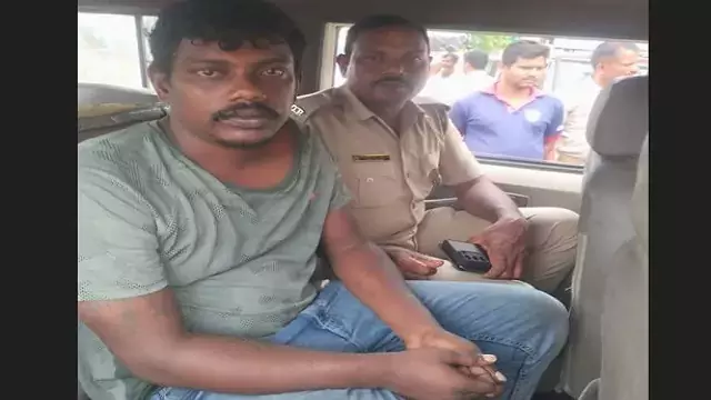 पुलिस ने पुरी बीच पर सोने की चेन छीनने वाले को गिरफ़्तार किया पुलिस ने पुरी बीच पर सोने की चेन छीनने वाले को गिरफ़्तार किया