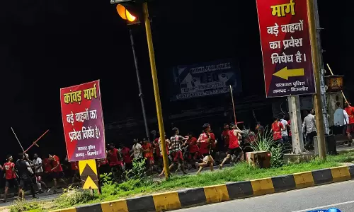 रामपुर संभल के कांवड़िए भिड़े हाईवे पर जमकर चले डंडे