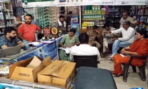 सीएम फ्लाइंग की कार्रवाई यूरिया खाद की कालाबाजारी पकड़ी सीएम फ्लाइंग की कार्रवाई यूरिया खाद की कालाबाजारी पकड़ी