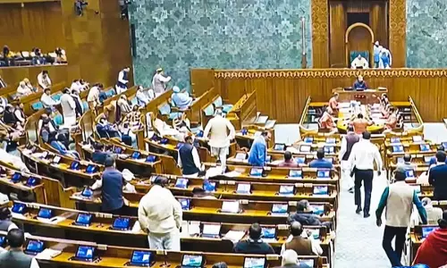 लोकसभा में केरलम नाम और सहकारी निगम बिल पास विपक्ष का हंगामा लोकसभा में केरलम नाम और सहकारी निगम बिल पास विपक्ष का हंगामा