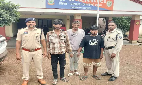 चाकू अड़ाकर 22,500 की लूट, हिस्ट्रीशीटर समेत 3 गिरफ्तार चाकू अड़ाकर 22,500 की लूट, हिस्ट्रीशीटर समेत 3 गिरफ्तार