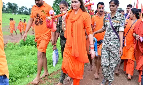 भावना बोहरा के नेतृत्व वाली कांवर यात्रा के दूसरे दिन लगभग 700 श्रद्धालु, 16 बैगा आदिवासी हुए शामिल