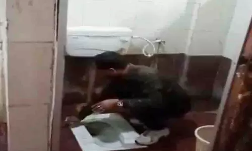 धान खरीदी बैठक के दौरान शौचालय साफ कराने का आरोप, सक्ती में मचा हड़कंप