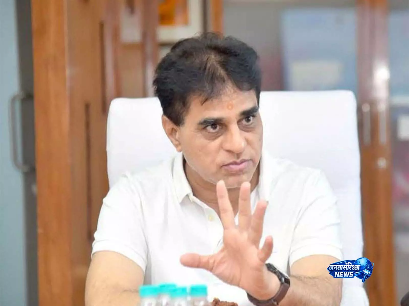 सूरत PG डॉक्टर सुसाइड केस में 4 सीनियर डॉक्टर सस्पेंड सूरत PG डॉक्टर सुसाइड केस में 4 सीनियर डॉक्टर सस्पेंड