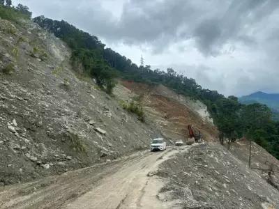सिक्किम की लाइफलाइन NH10 एक महीने बाद खुली लैंडस्लाइड से थी बंद सिक्किम की लाइफलाइन NH10 एक महीने बाद खुली लैंडस्लाइड से थी बंद