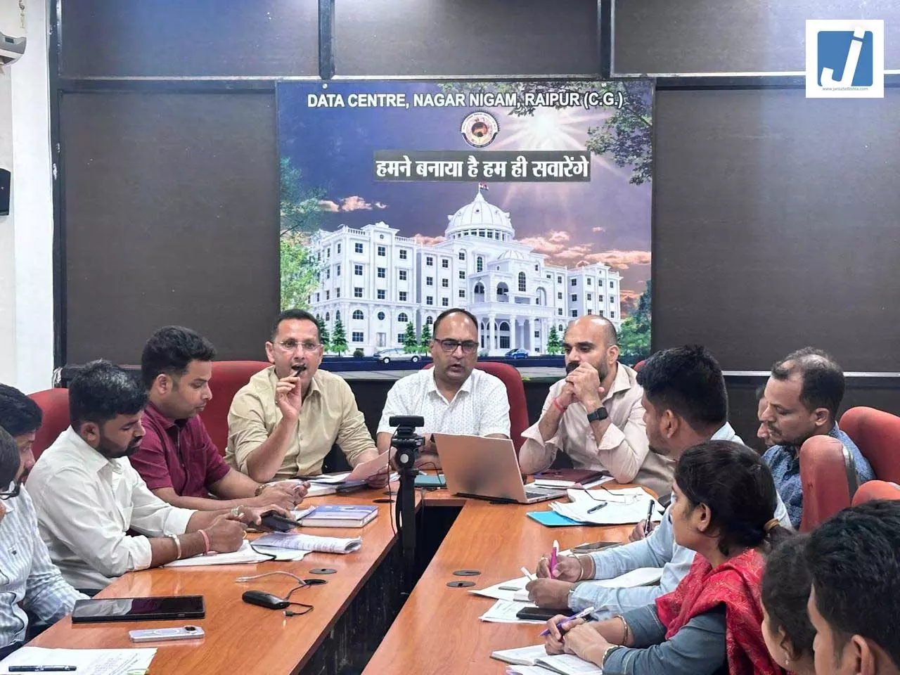 रायपुर शहर में अतिक्रमणों और अवैध कॉलोनियों के खिलाफ कार्रवाई के सख्त निर्देश रायपुर शहर में अतिक्रमणों और अवैध कॉलोनियों के खिलाफ कार्रवाई के सख्त निर्देश