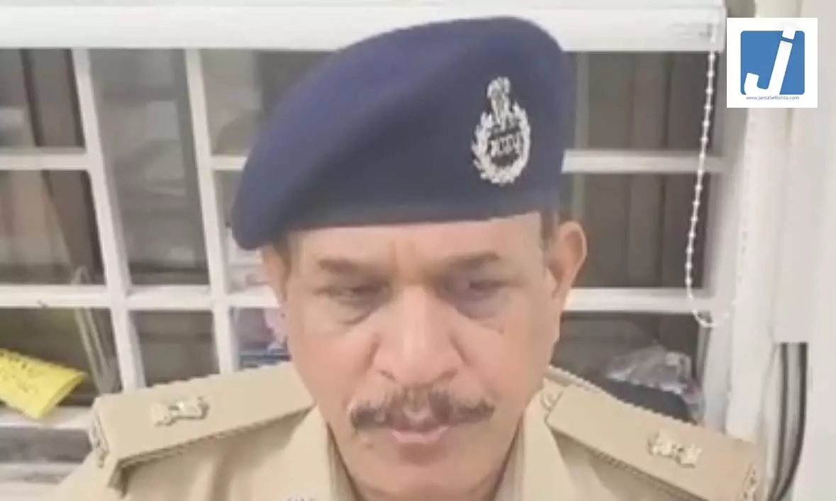 झाड़ियों में मिली युवक की सिर कटी लाश, गुप्तांग धारदार हथियार से काटा गया झाड़ियों में मिली युवक की सिर कटी लाश, गुप्तांग धारदार हथियार से काटा गया