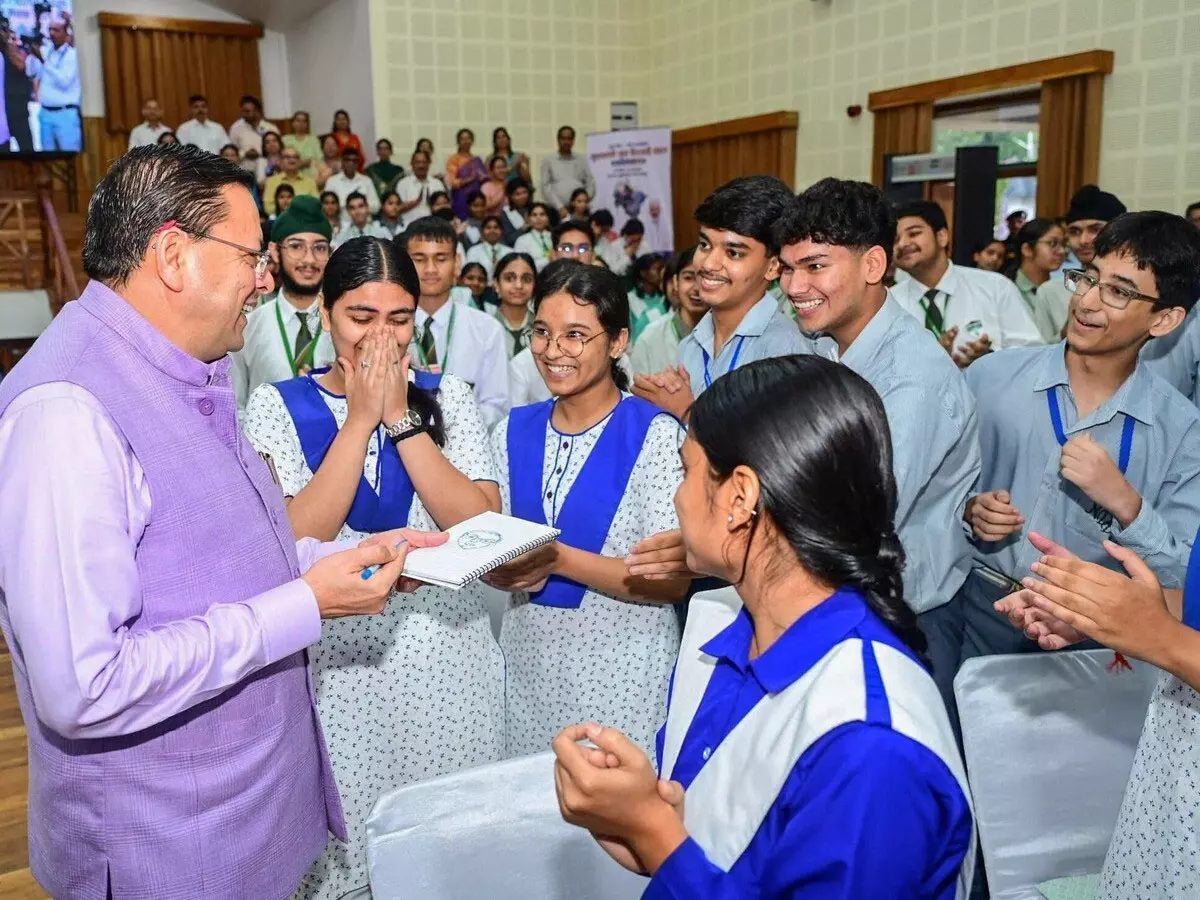 सीएम ने जेन जी छात्रों से किया संवाद, युवाओं ने मेट्रो से लेकर पर्यावरण तक रखे सुझाव सीएम ने जेन जी छात्रों से किया संवाद, युवाओं ने मेट्रो से लेकर पर्यावरण तक रखे सुझाव