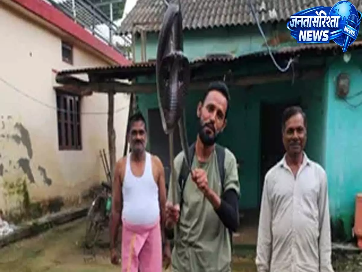 देहरादून में बारिश के बीच बढ़ा सांपों का खतरा कोबरा समेत 13 सांपों का रेस्क्यू देहरादून में बारिश के बीच बढ़ा सांपों का खतरा कोबरा समेत 13 सांपों का रेस्क्यू