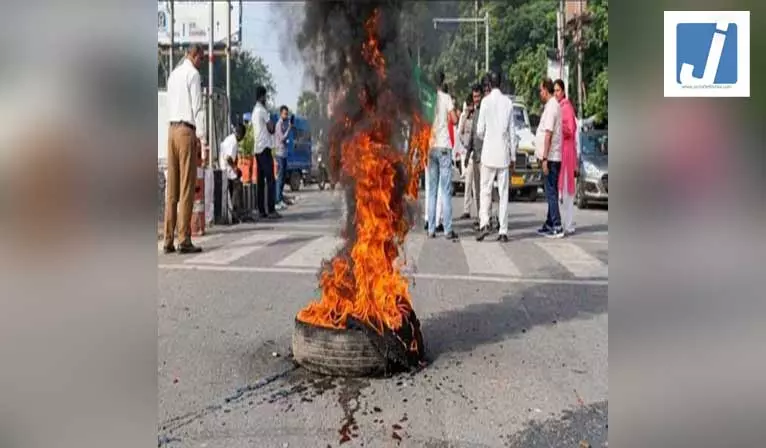 छात्रों पर लाठीचार्ज के विरोध में भाजपा का झारखंड बंद, रांची समेत कई जिलों में सड़क पर उतरे कार्यकर्ता छात्रों पर लाठीचार्ज के विरोध में भाजपा का झारखंड बंद, रांची समेत कई जिलों में सड़क पर उतरे कार्यकर्ता
