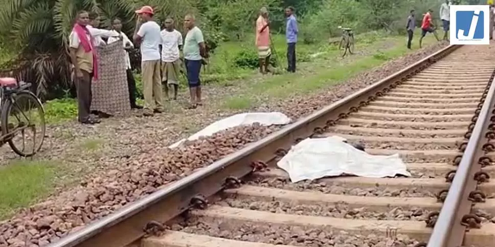 रेलवे ट्रैक पर खेती-किसानी करने वाले का क्षत-विक्षत शव मिला रेलवे ट्रैक पर खेती-किसानी करने वाले का क्षत-विक्षत शव मिला