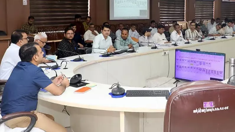 जन विश्वास अभियान की शिकायतों के निस्तारण में लापरवाही पर नाराज हुए कलेक्टर जन विश्वास अभियान की शिकायतों के निस्तारण में लापरवाही पर नाराज हुए कलेक्टर