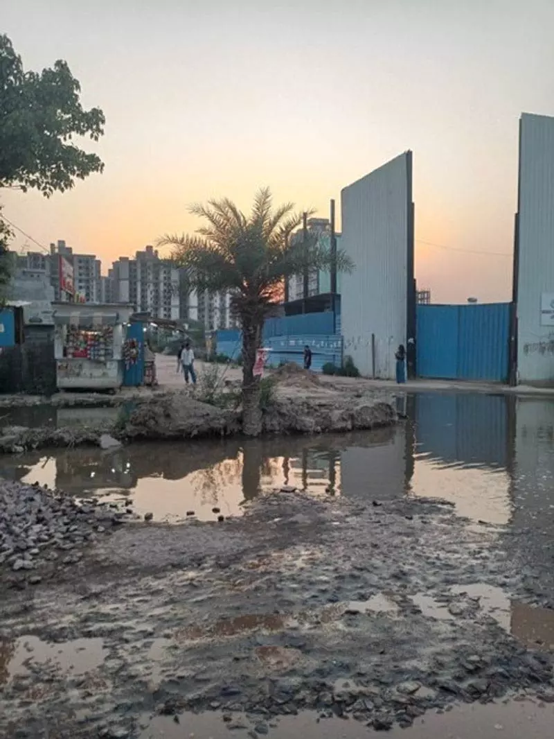200mm बारिश से गुरुग्राम की सड़कें बेहाल 200mm बारिश से गुरुग्राम की सड़कें बेहाल