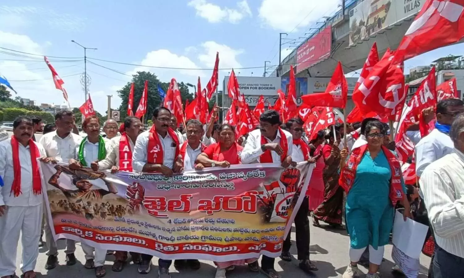 SKM ने केंद्र की कॉर्पोरेट-समर्थक नीतियों को वापस लेने की मांग की SKM ने केंद्र की कॉर्पोरेट-समर्थक नीतियों को वापस लेने की मांग की