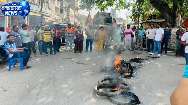 रांची में लाठीचार्ज के विरोध में लोहरदगा में झारखंड बंद का असर, सड़कों पर उतरे भाजपा कार्यकर्ता रांची में लाठीचार्ज के विरोध में लोहरदगा में झारखंड बंद का असर, सड़कों पर उतरे भाजपा कार्यकर्ता