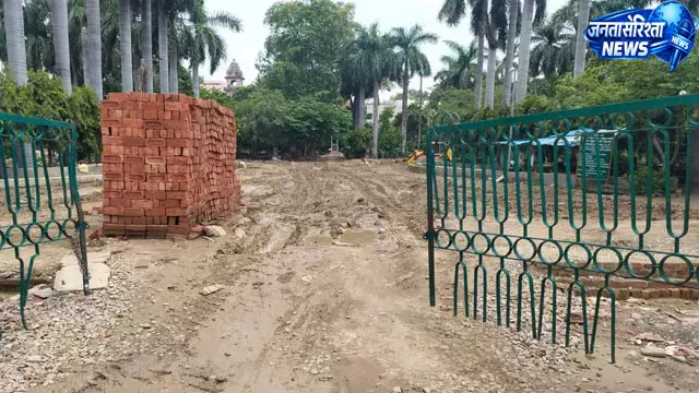 वाराणसी में विकास के दावों के बीच शहीद उद्यान पार्क की बदहाली वाराणसी में विकास के दावों के बीच शहीद उद्यान पार्क की बदहाली