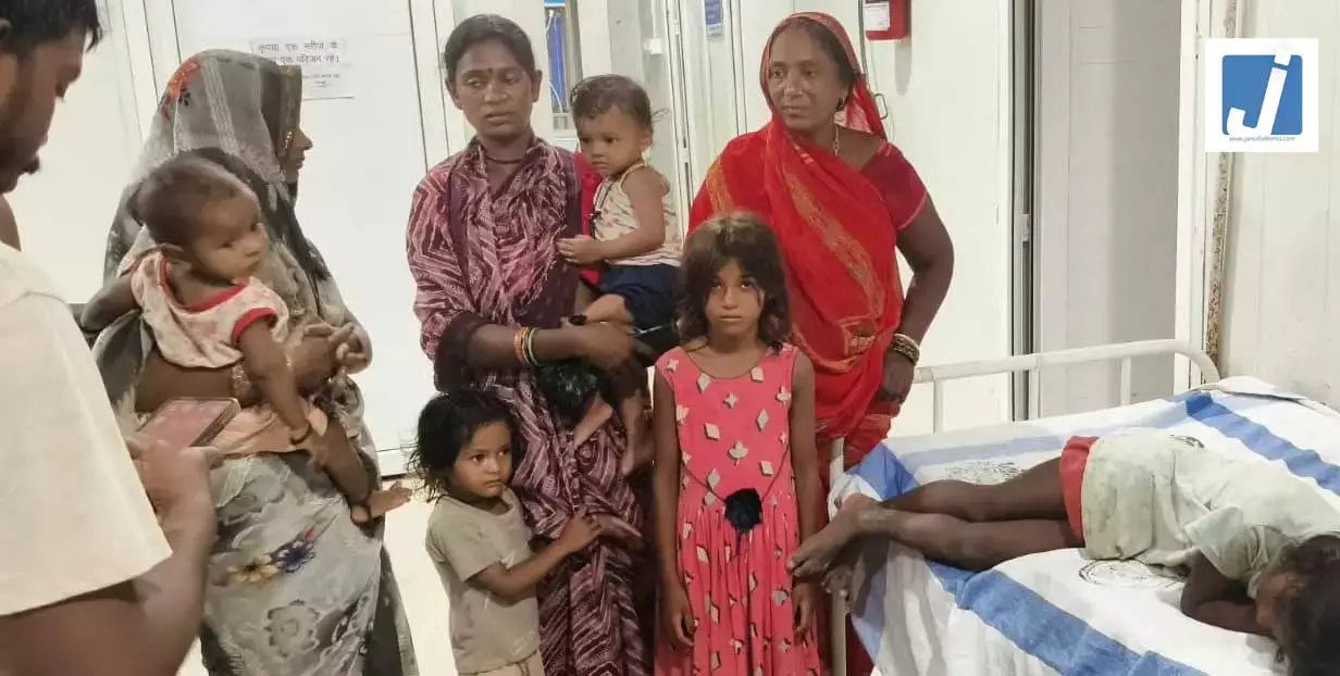प्रसाद खाने से 165 से ज्यादा लोग बीमार, गांव में मचा हड़कंप प्रसाद खाने से 165 से ज्यादा लोग बीमार, गांव में मचा हड़कंप