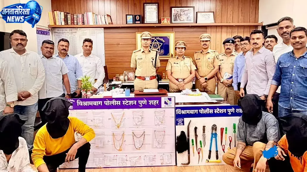विश्रामबाग पुलिस ने अंतरराज्यीय चोर गिरोह का किया पर्दाफाश 37 लाख के गहने बरामद विश्रामबाग पुलिस ने अंतरराज्यीय चोर गिरोह का किया पर्दाफाश 37 लाख के गहने बरामद