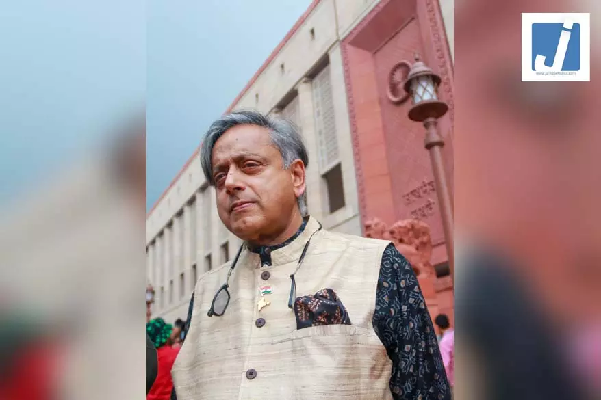 शशि थरूर ने वंदे मातरम संशोधन पर उठाए सवाल, बोले-क्या 12 मिनट तक खड़े रहेंगे लोग? शशि थरूर ने वंदे मातरम संशोधन पर उठाए सवाल, बोले-क्या 12 मिनट तक खड़े रहेंगे लोग?