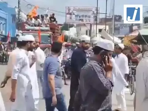 सांप्रदायिक सौहार्द की मिसाल! जनाजा देखकर रुक गई कांवड़ यात्रा सांप्रदायिक सौहार्द की मिसाल! जनाजा देखकर रुक गई कांवड़ यात्रा