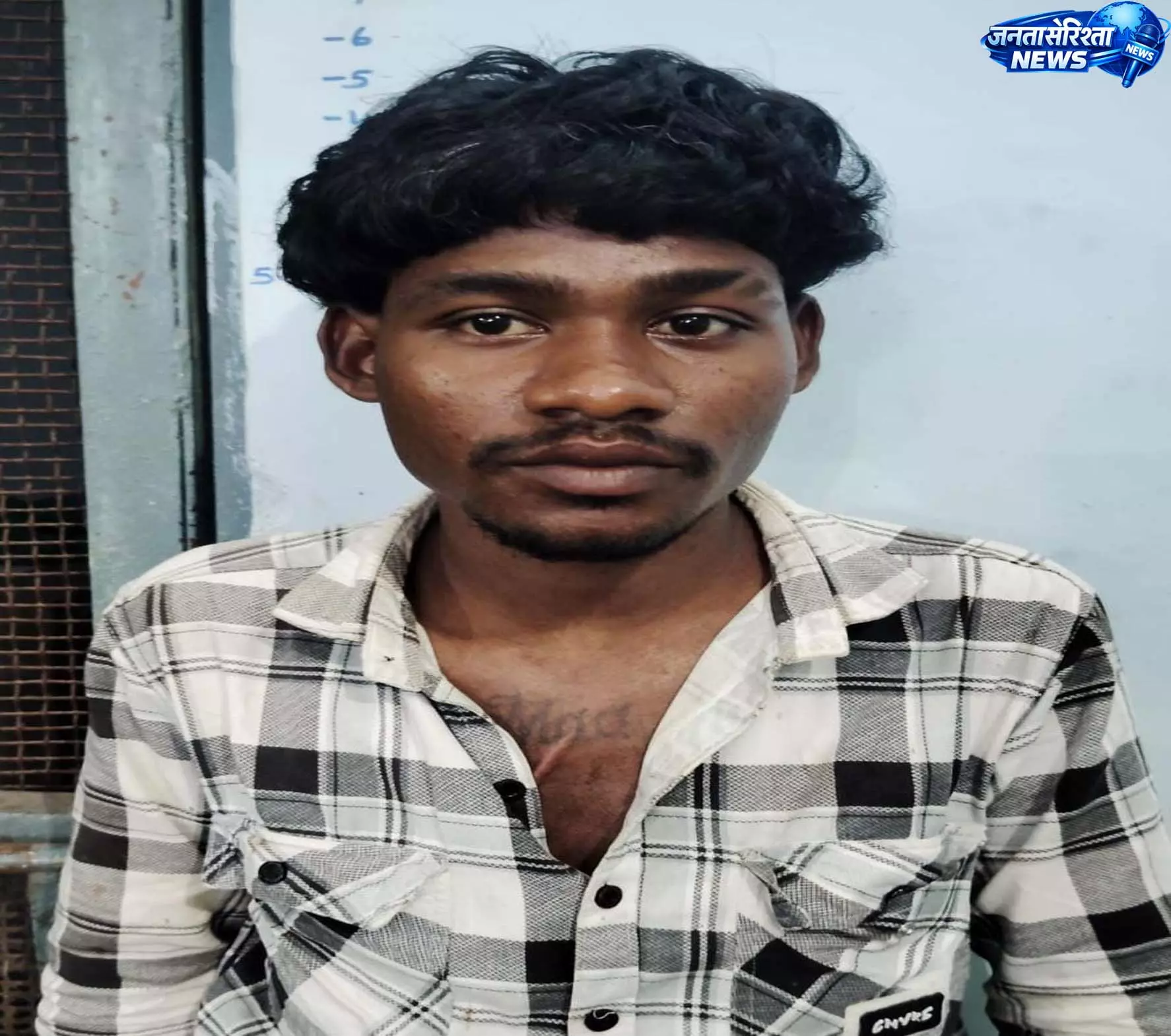 नाबालिग पर ब्लेड से हमला करने वाला बदमाश गिरफ्तार नाबालिग पर ब्लेड से हमला करने वाला बदमाश गिरफ्तार