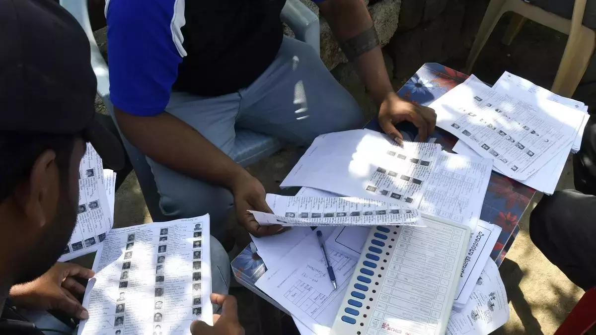 Telangana: गणना का चरण समाप्त, 73 लाख वोट खतरे में Telangana: गणना का चरण समाप्त, 73 लाख वोट खतरे में
