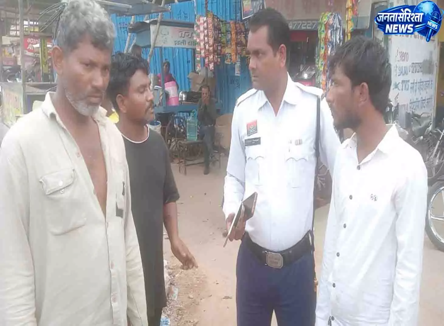 मोबाइल लूटकर भाग रहे आरक्षक को ट्रैफिक जवान ने पकड़ा मोबाइल लूटकर भाग रहे आरक्षक को ट्रैफिक जवान ने पकड़ा
