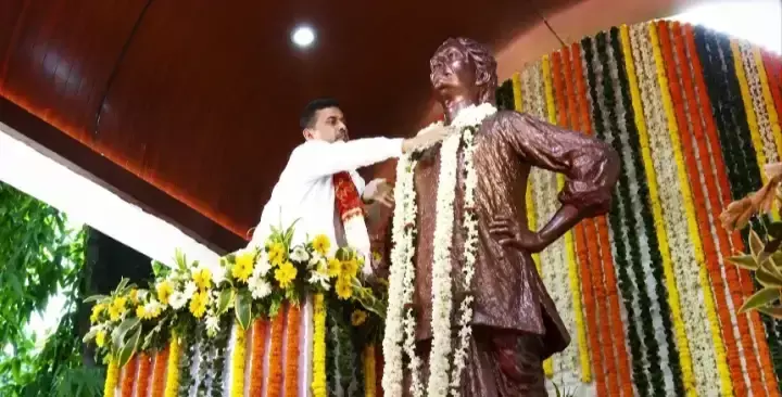 West Medinipur: शहीद खुदीराम बोस को सीएम का नमन, जन्मभूमि के विकास के लिए पांच करोड़ की घोषणा West Medinipur: शहीद खुदीराम बोस को सीएम का नमन, जन्मभूमि के विकास के लिए पांच करोड़ की घोषणा