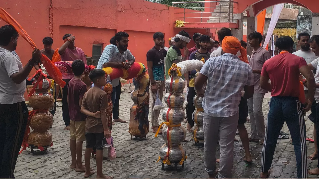Rohtak: शिवरात्रि पर शिव मंदिरों में आस्था का सैलाब, श्रद्धालुओं ने किया जलाभिषेक Rohtak: शिवरात्रि पर शिव मंदिरों में आस्था का सैलाब, श्रद्धालुओं ने किया जलाभिषेक