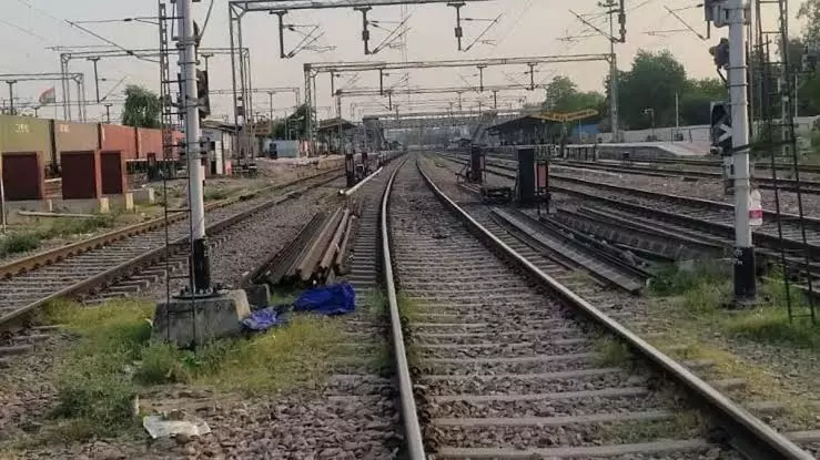 Narnail: दोहरीकरण कार्य के कारण नारनौल-रेवाड़ी रूट पर ट्रेनों का संचालन प्रभावित Narnail: दोहरीकरण कार्य के कारण नारनौल-रेवाड़ी रूट पर ट्रेनों का संचालन प्रभावित