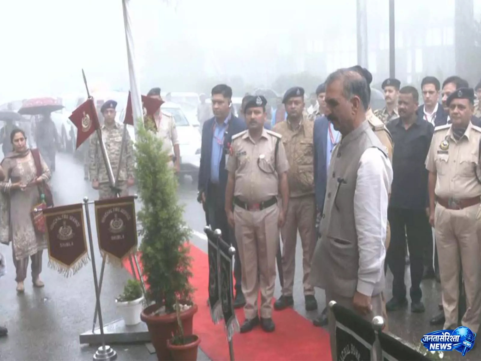 हिमाचल के CM सुखविंदर सिंह सुक्खू ने 46 अग्निशमन वाहनों को दिखाई हरी झंडी हिमाचल के CM सुखविंदर सिंह सुक्खू ने 46 अग्निशमन वाहनों को दिखाई हरी झंडी