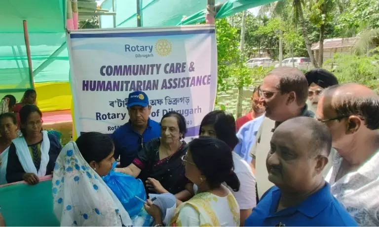 असम बाढ़: डिब्रूगढ़ रोटरी क्लब ने बांटी राहत सामग्री असम बाढ़: डिब्रूगढ़ रोटरी क्लब ने बांटी राहत सामग्री