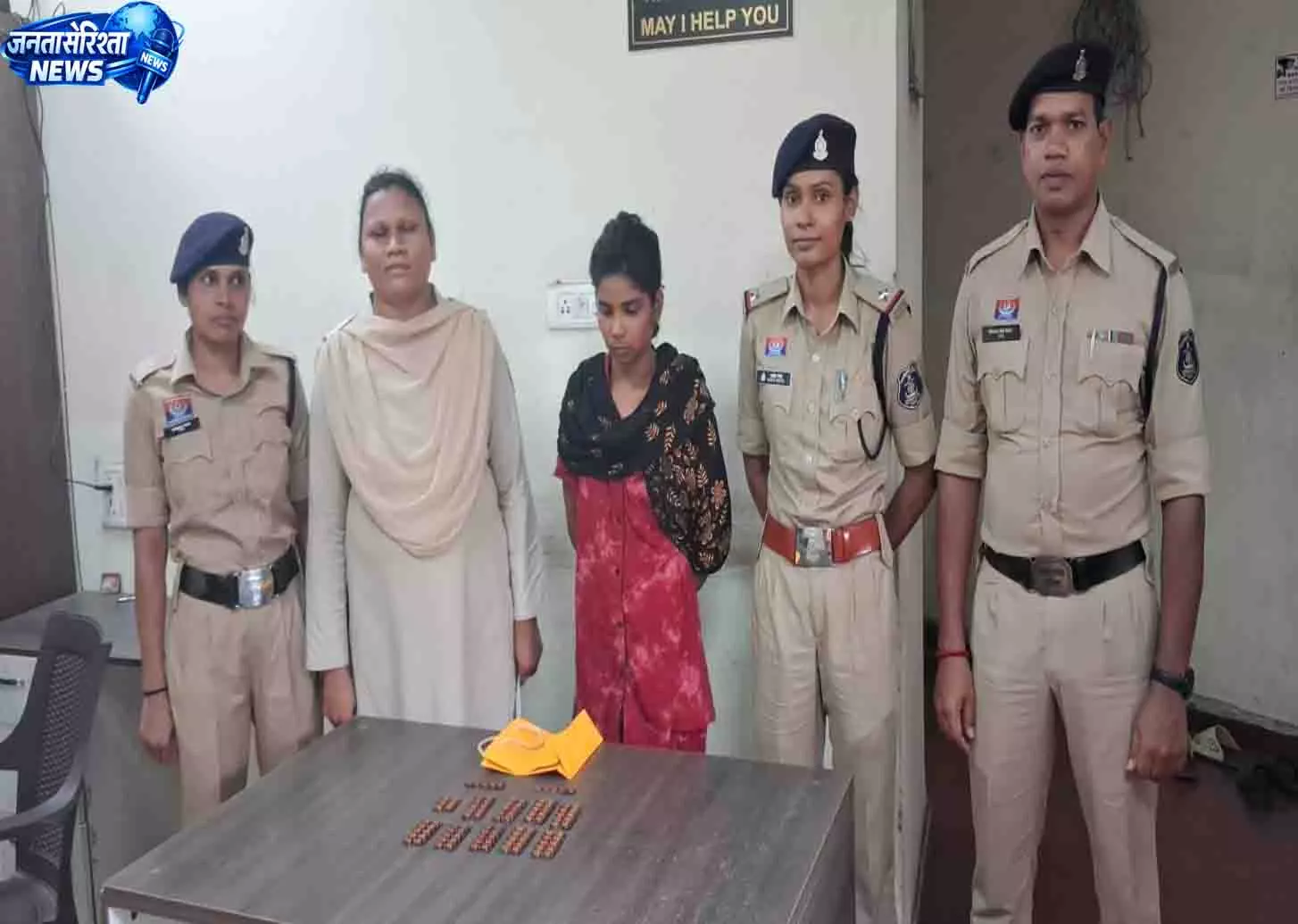 नाइट्रोसन टैबलेट की अवैध बिक्री करते महिला गिरफ्तार नाइट्रोसन टैबलेट की अवैध बिक्री करते महिला गिरफ्तार