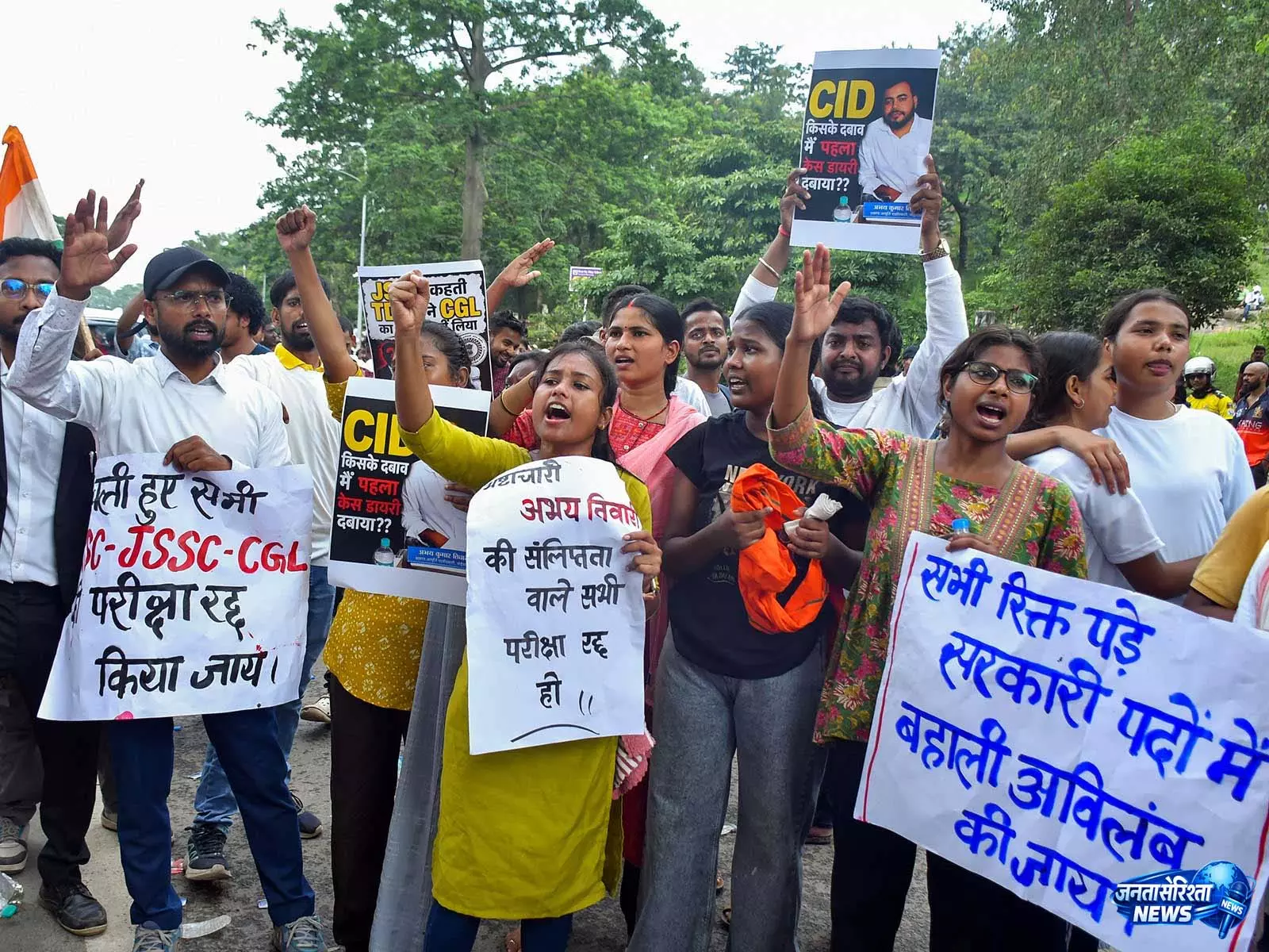 JSSC JE पेपर लीक का आरोपी अरेस्ट, SIT की बड़ी कार्रवाई JSSC JE पेपर लीक का आरोपी अरेस्ट, SIT की बड़ी कार्रवाई