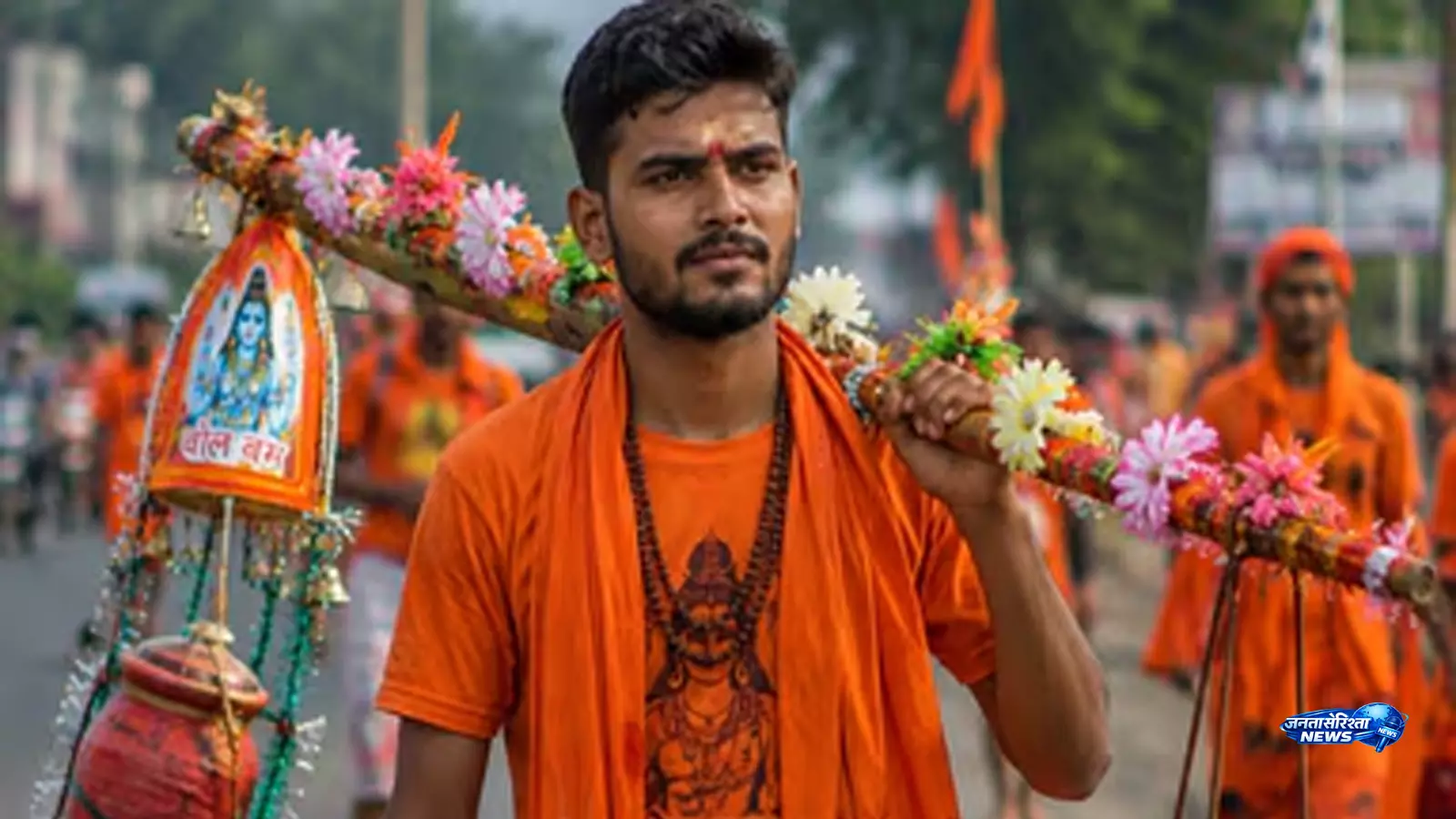 हरिद्वार से 31 लीटर गंगाजल लाया मुस्लिम युवक मंदिर में किया अभिषेक हरिद्वार से 31 लीटर गंगाजल लाया मुस्लिम युवक मंदिर में किया अभिषेक